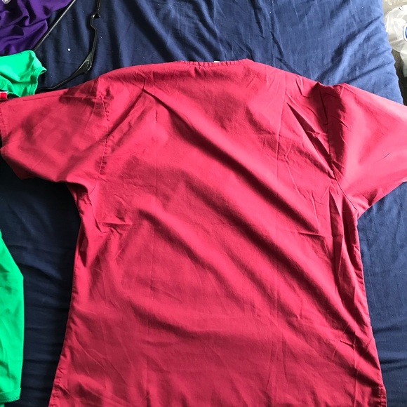 2 pocket Scrub Top - Picture 2 of 2